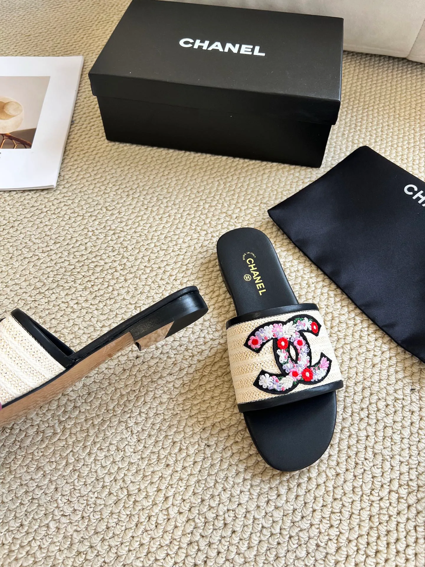 👟👟Ex-factory price 340👟👟 Genuine leather sole +30 CHANEL, the upper uses three-dimensional electric embroidery technology, the upper foot is comfortable, soft and breathable, must-have size 35-43 every day, leather sole +30
